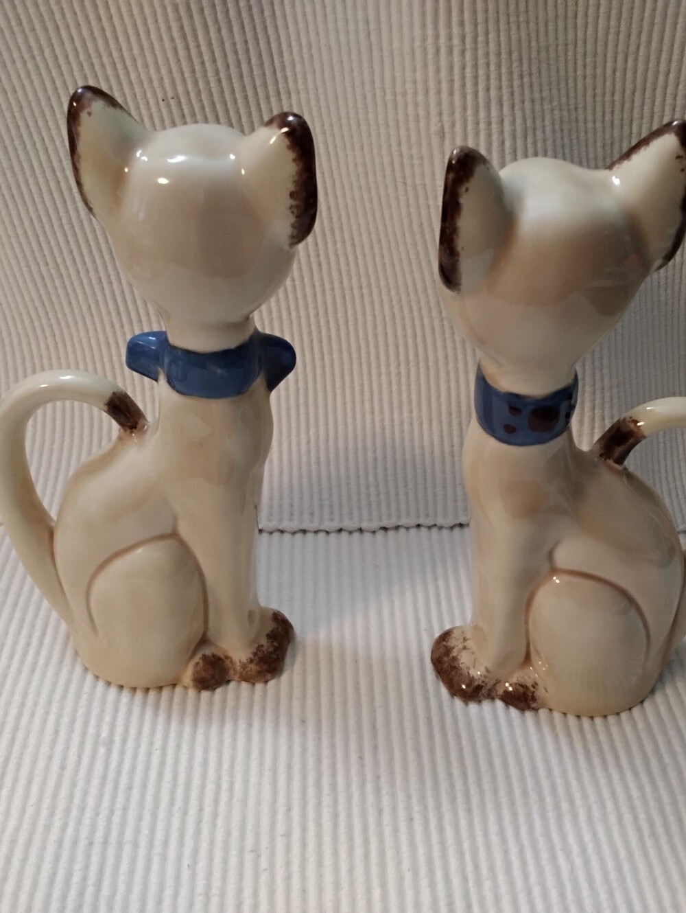 4026 Vintage Porcelain White and Blue Floral Cat Figurines Lot Of 4. - Picture 10 of 11